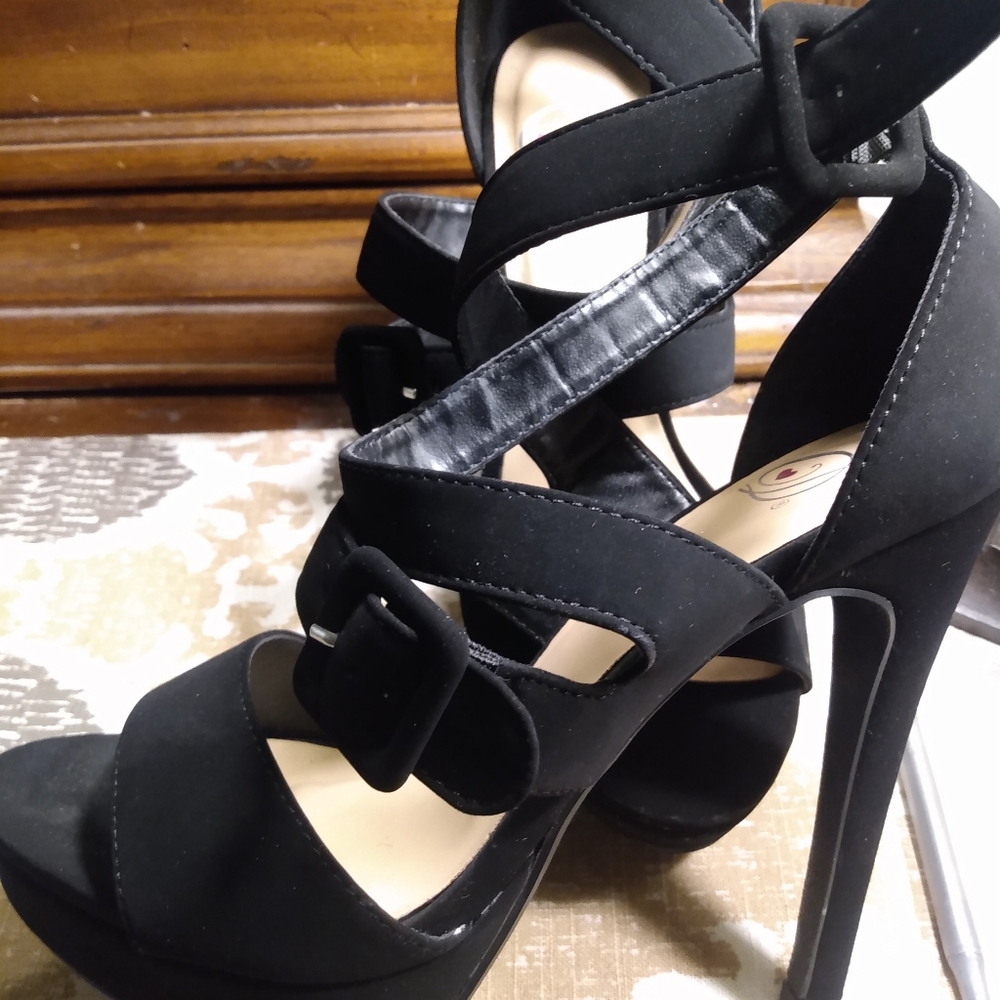 Heels - Picture 6 of 12